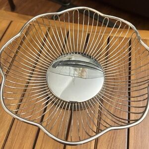 Silver Tone Wire Fruit Bowl Pedestal Centerpiece